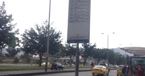 PARADERO SITP CENTRO COMERCIAL ISERRA 100  001A00